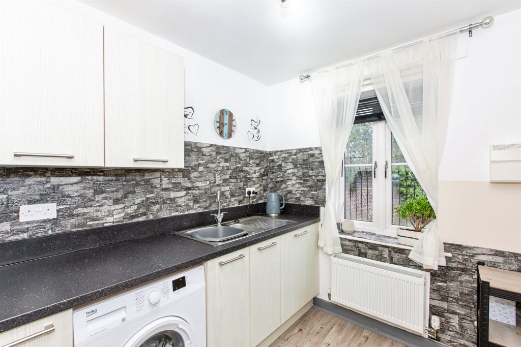 Property photo 2 of 18