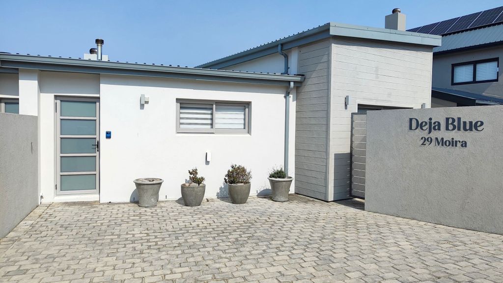 Property photo 2 of 34