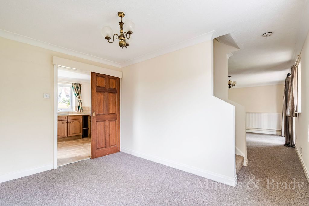 Property photo 3 of 23