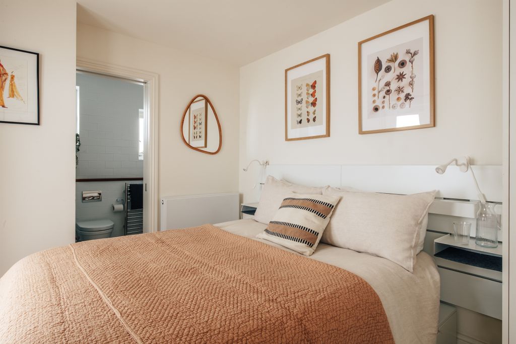 Property photo 2 of 25