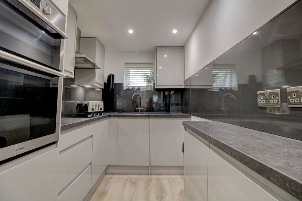 Property photo 3 of 13 Kitchen