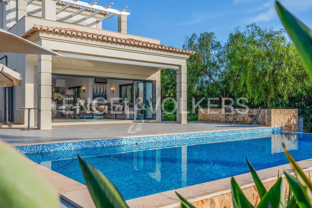 Property photo 1 of 42