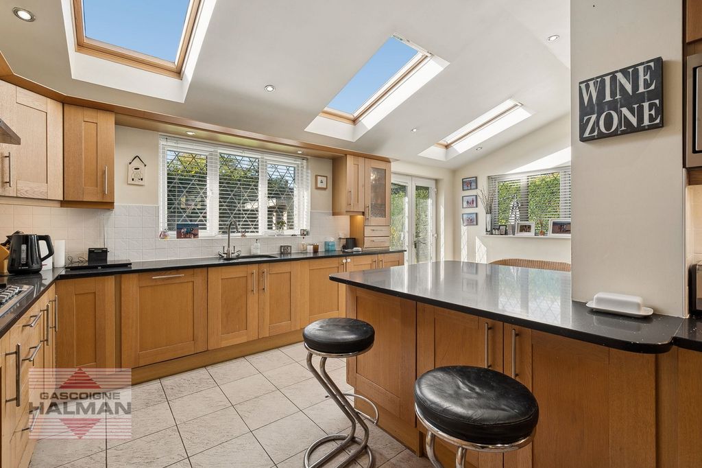 Property photo 2 of 24