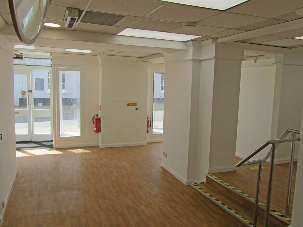 Property photo 3 of 4 20, Hailsham