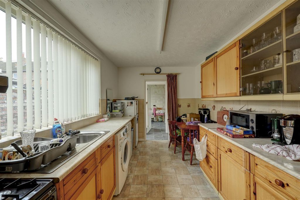 Property photo 2 of 21 Kitchen