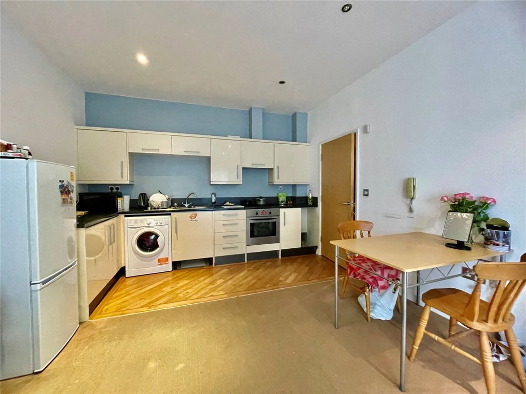 Property photo 2 of 10 Dining Kitchen