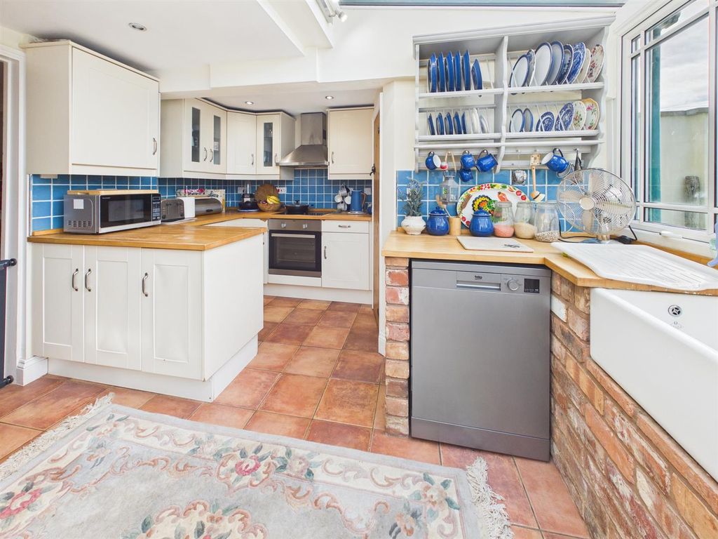 Property photo 2 of 22