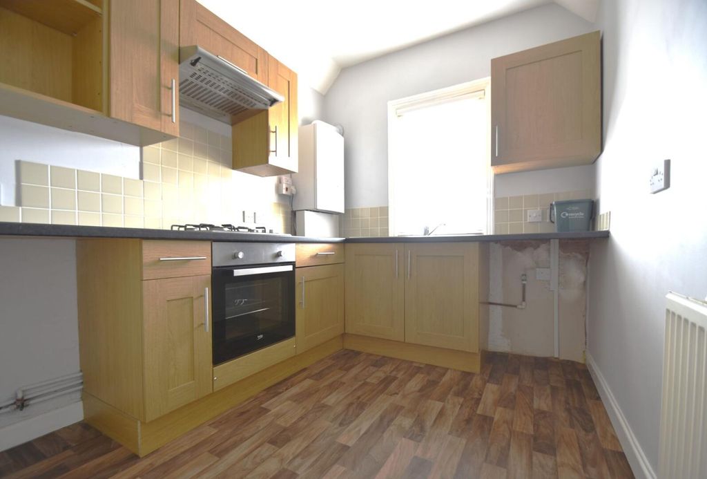 Property photo 3 of 8 Kitchen