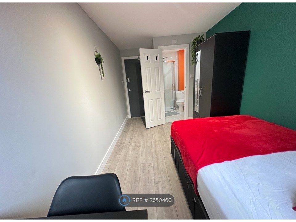 Property photo 2 of 31 Bedroom 5