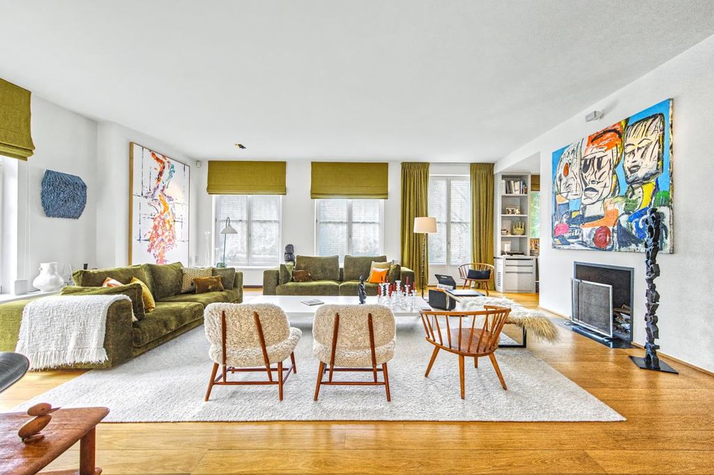 Property photo 2 of 23