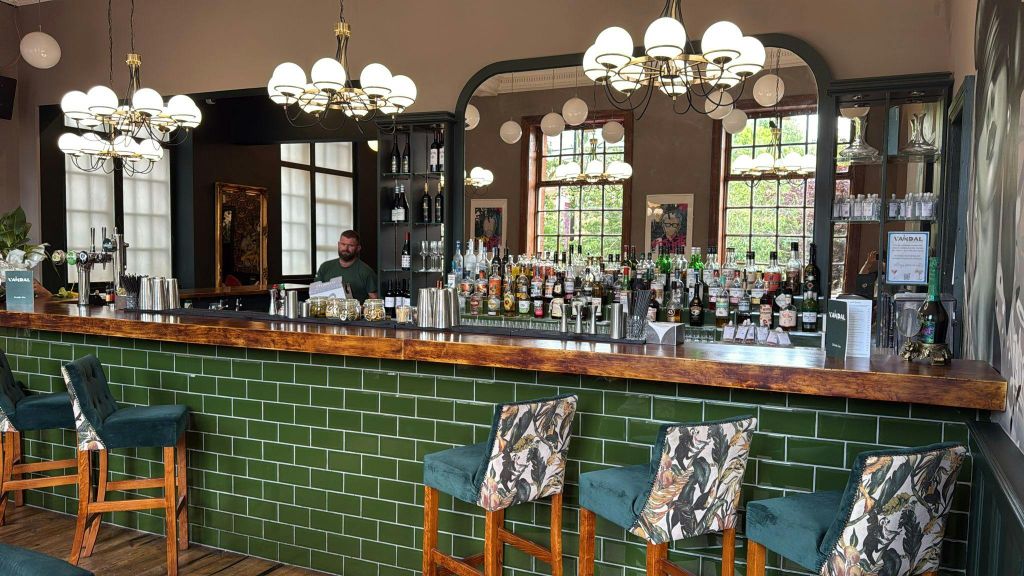 Property photo 3 of 6 Vandal Int 2.Jpg