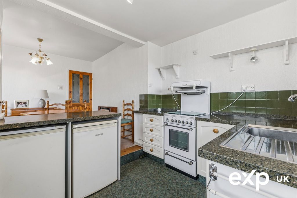 Property photo 3 of 32