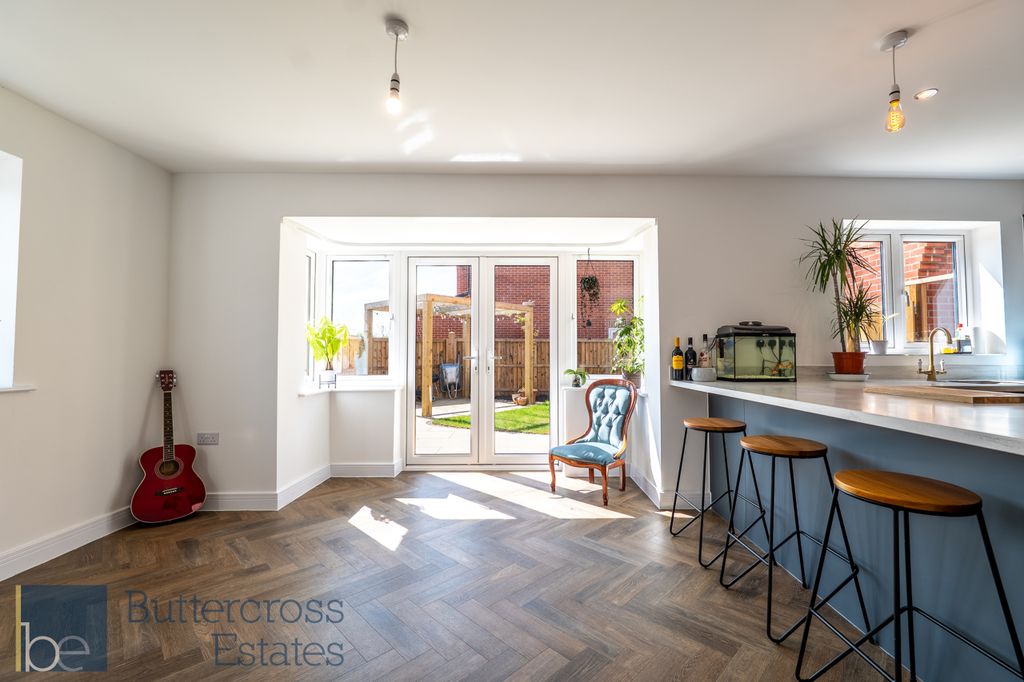 Property photo 3 of 22 Dining Room