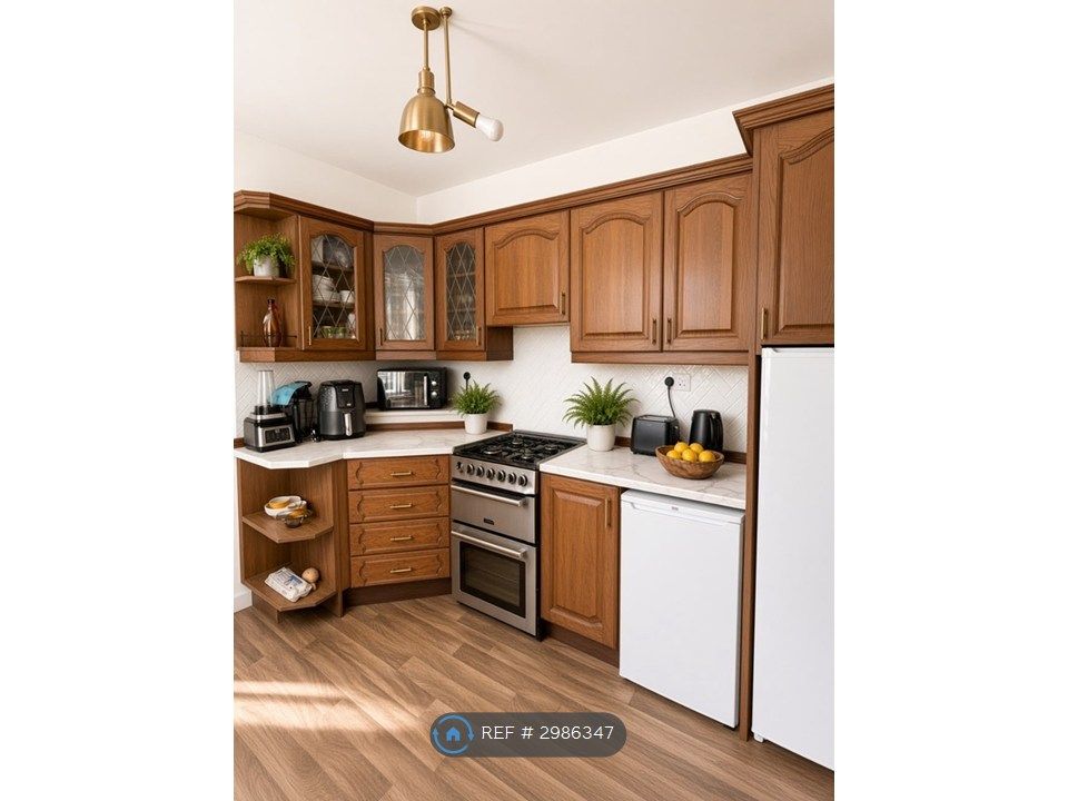 Property photo 3 of 5 Large Kitchen