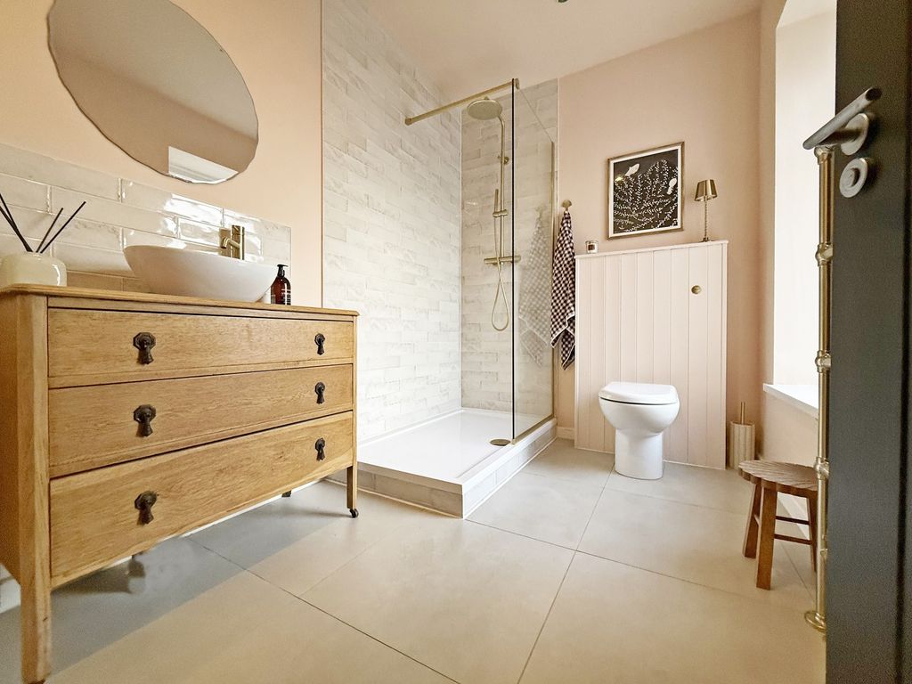 Property photo 2 of 30 Shower Room