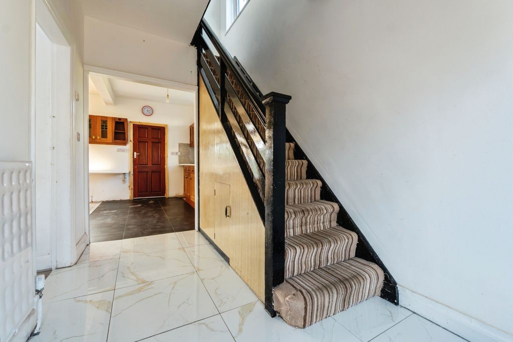 Property photo 2 of 26