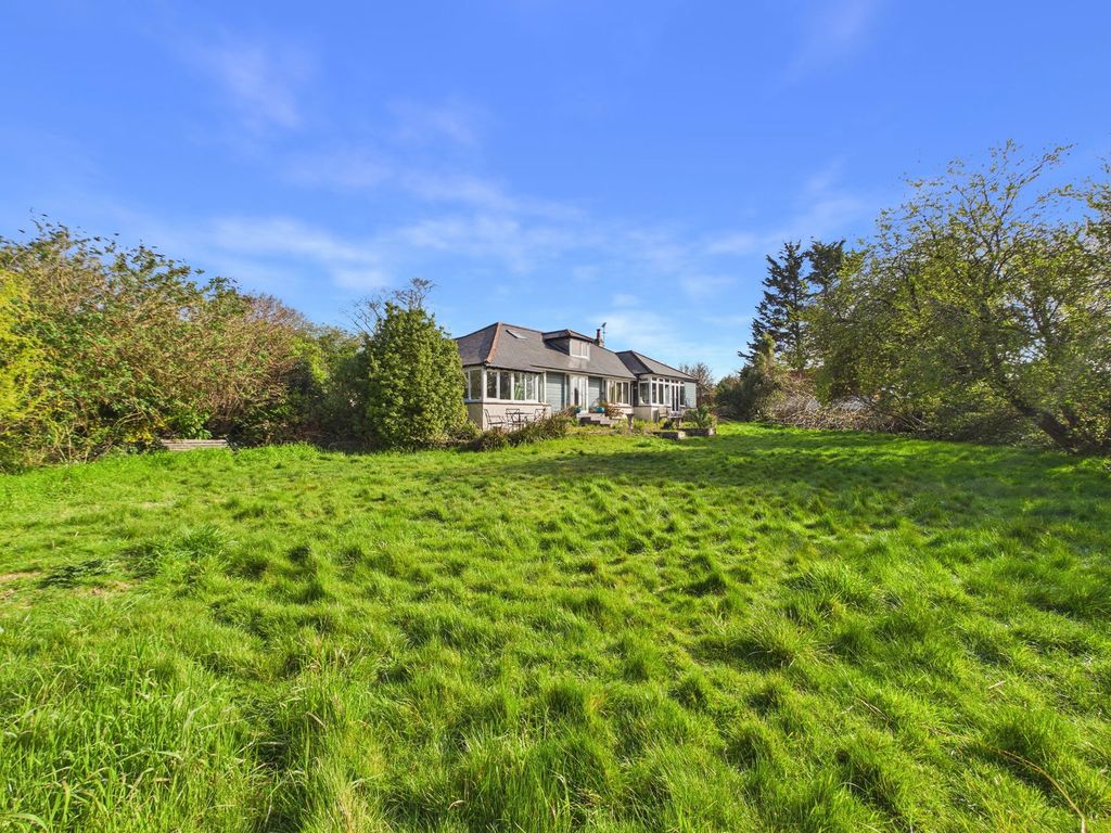 Property photo 3 of 31