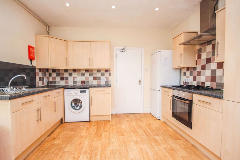 Property photo 3 of 17 Photo 7