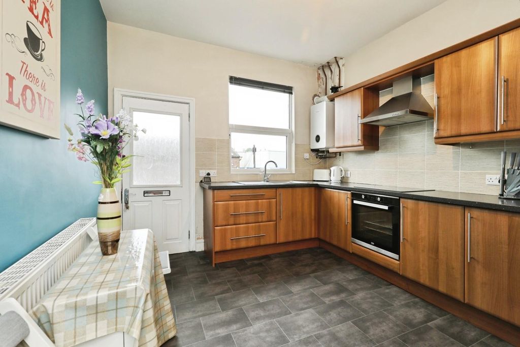 Property photo 2 of 27 Kitchen