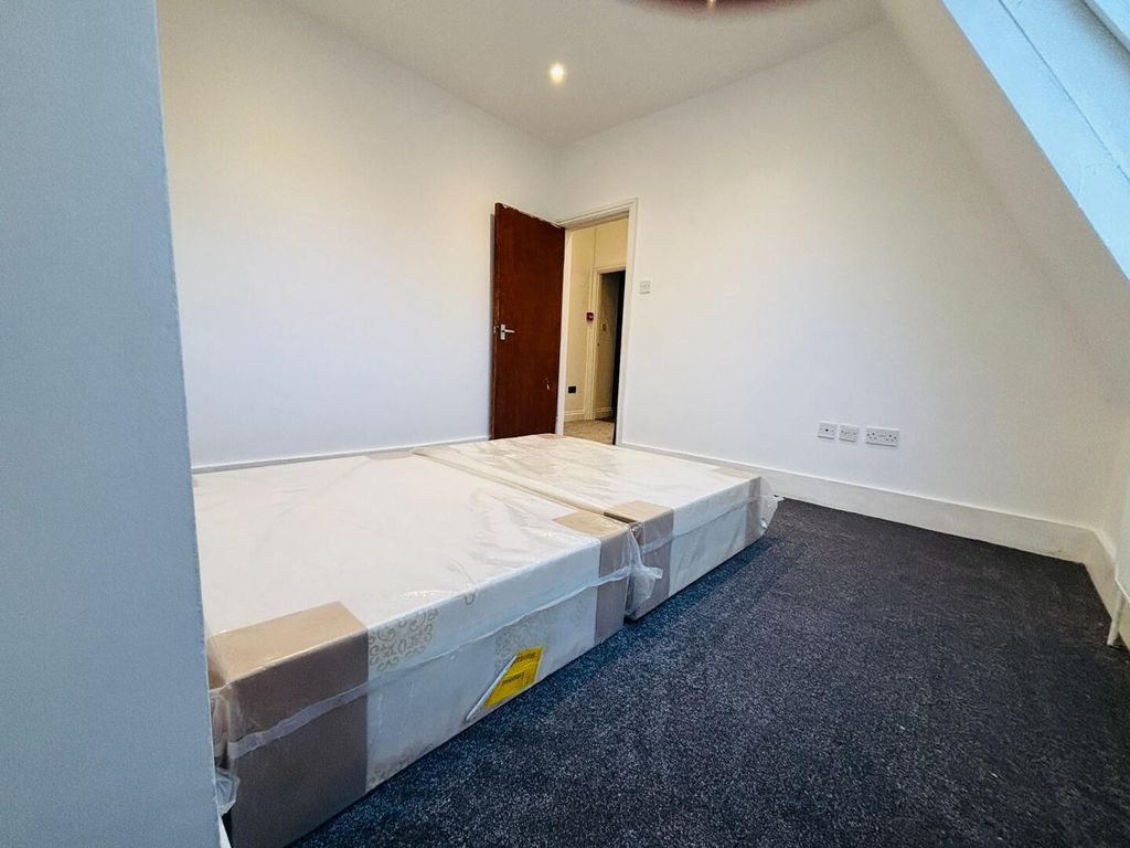 Property photo 1 of 17 Bedroom