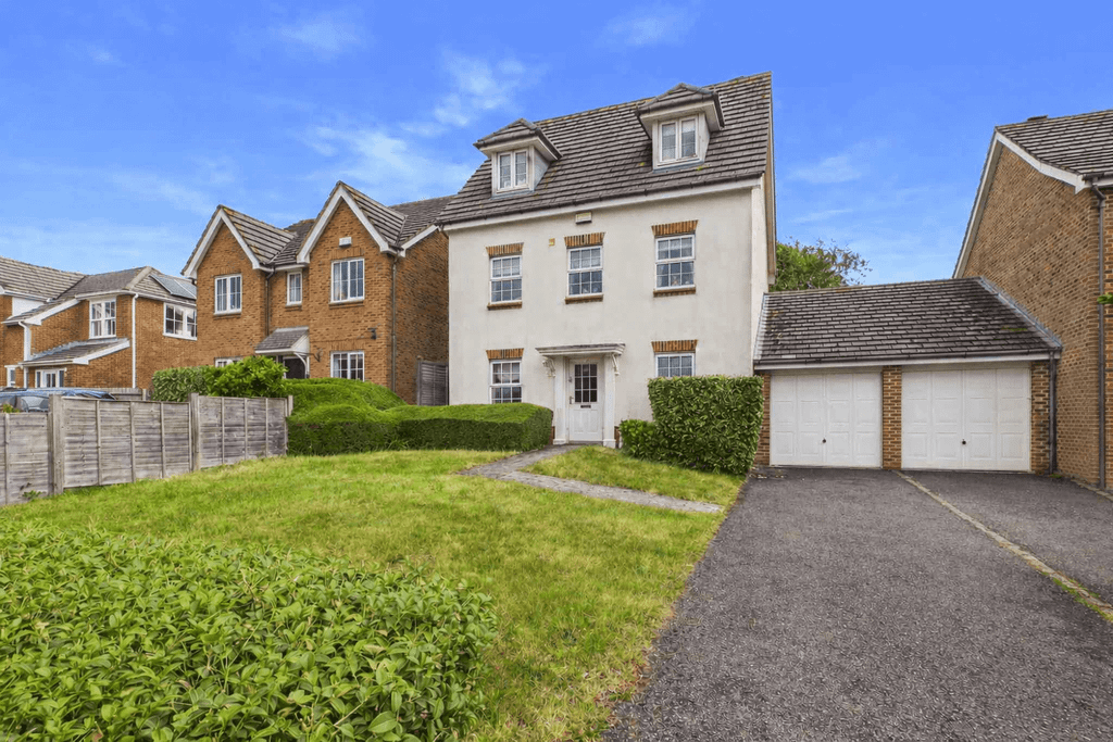 Property photo 1 of 9 Five-Bedroom Detached House For Sale