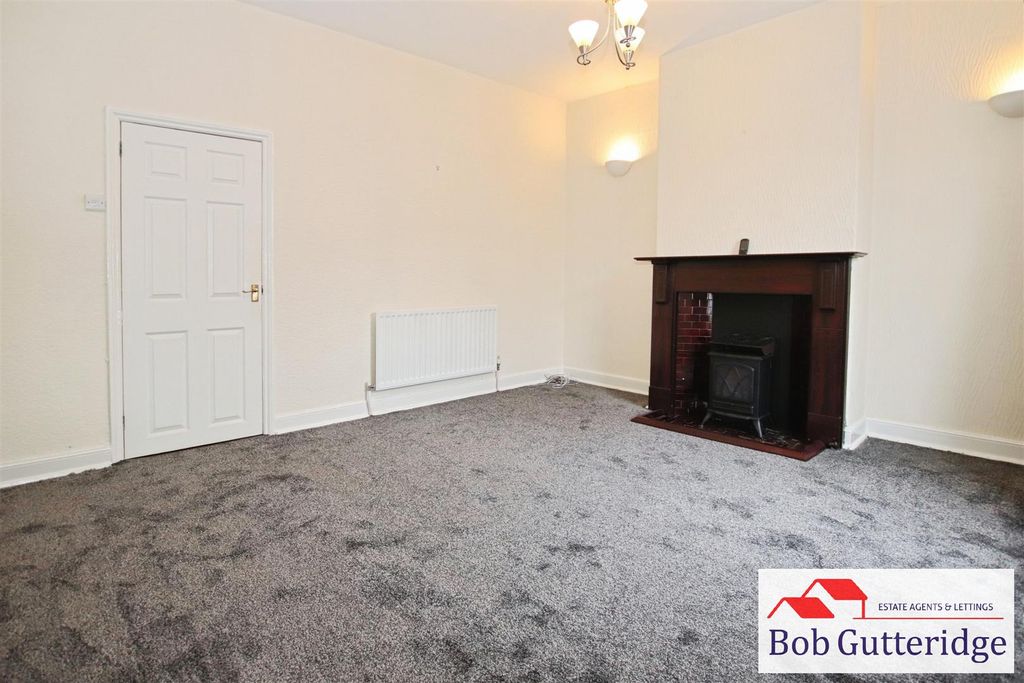 Property photo 3 of 10 Lounge / Dining Room