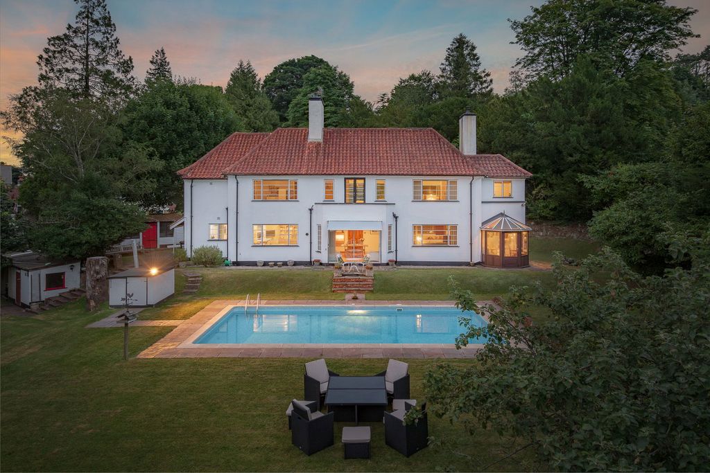 Property photo 1 of 42