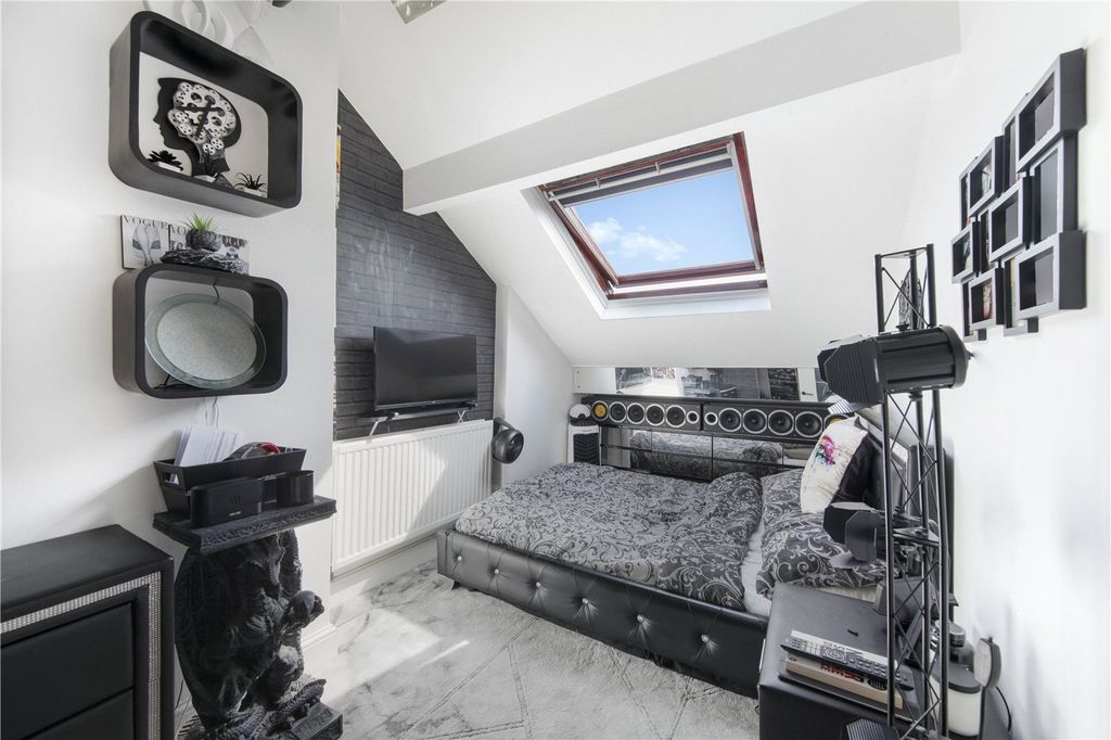 Property photo 2 of 16 Picture No. 03