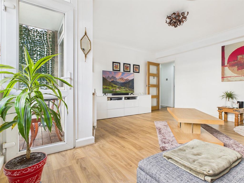 Property photo 2 of 13 Cam04311G0-Pr0093-Still003.Jpg