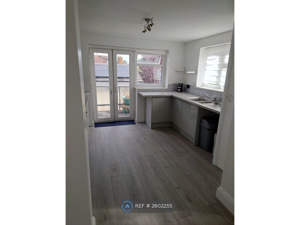 Property photo 2 of 18 Kitchen