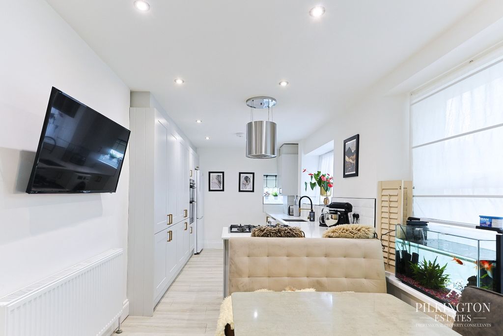 Property photo 3 of 16 5392412