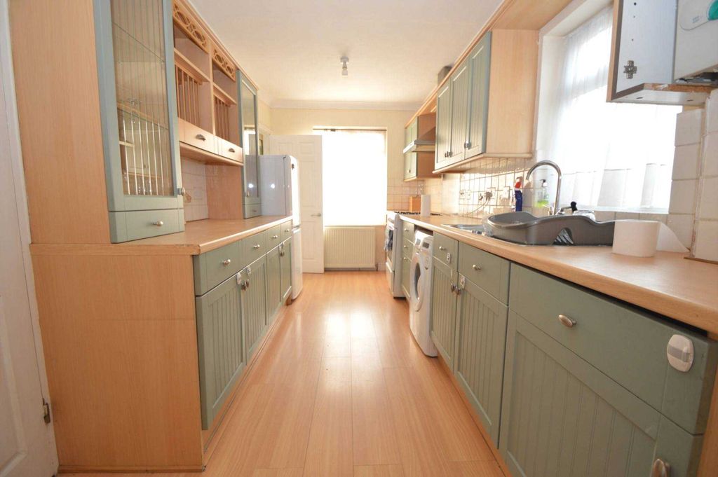 Property photo 3 of 6