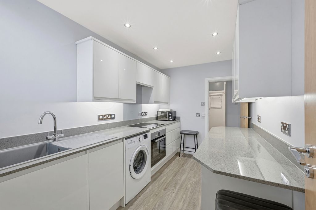 Property photo 2 of 9 Picture No. 12