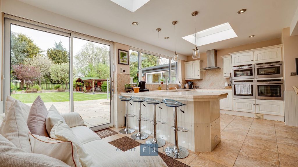 Property photo 3 of 41