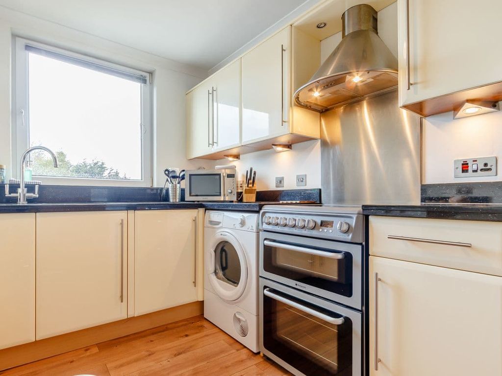 Property photo 3 of 18 Kitchen