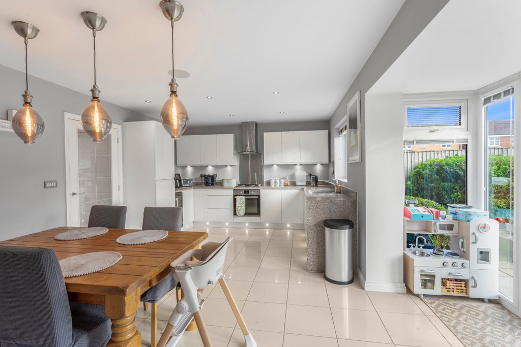 Property photo 3 of 14 Kitchen-Diner 2