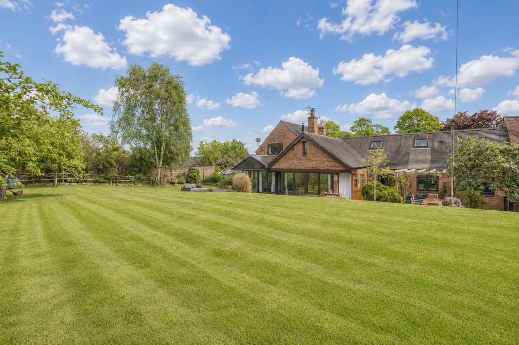 Property photo 2 of 43 40F3c214-Ca3B-4dc4-8F7E-Fb650B5d9Ca0.Png