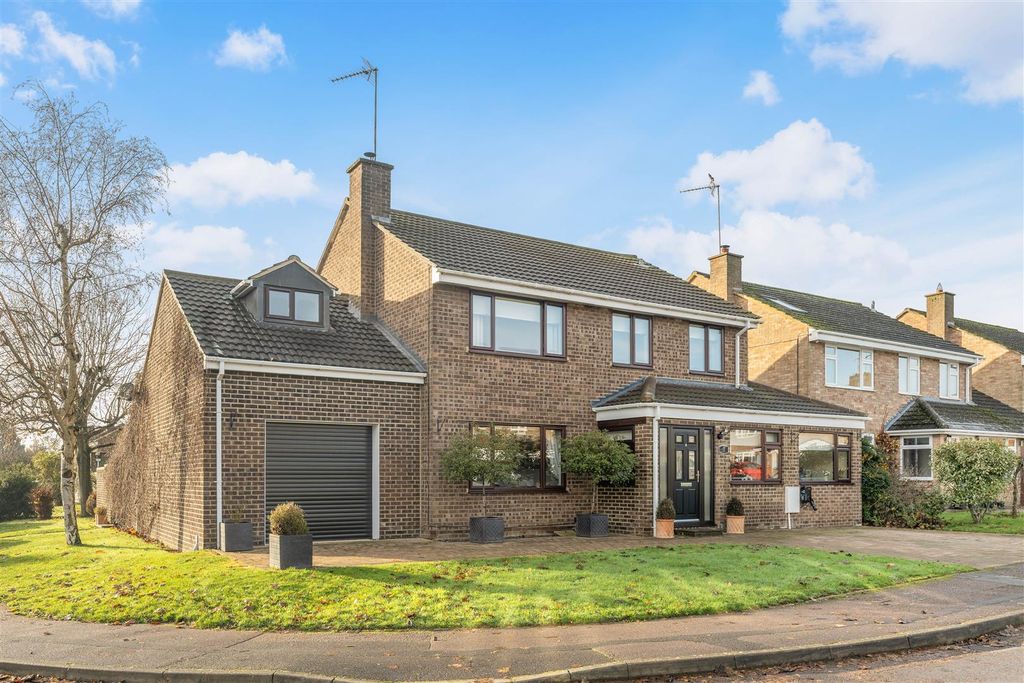 Property photo 1 of 23 1 Lawrence Leys, Bloxham-1.Jpg