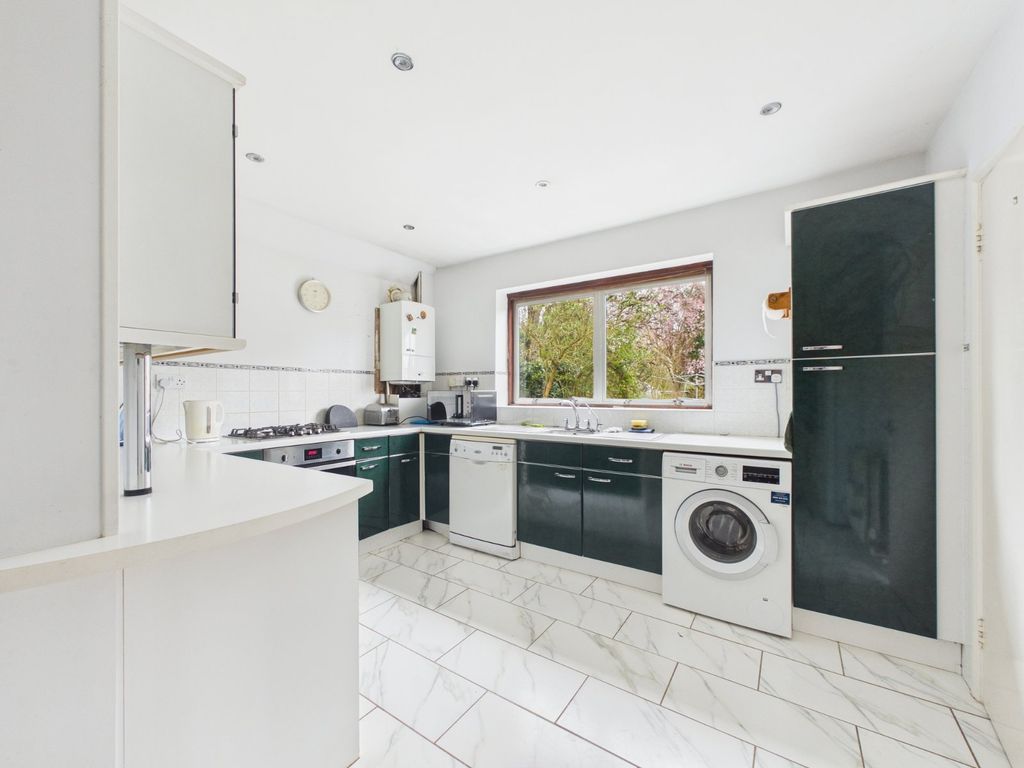 Property photo 3 of 14 Kitchen