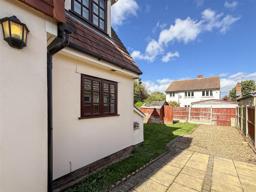 Property photo 3 of 23 Side