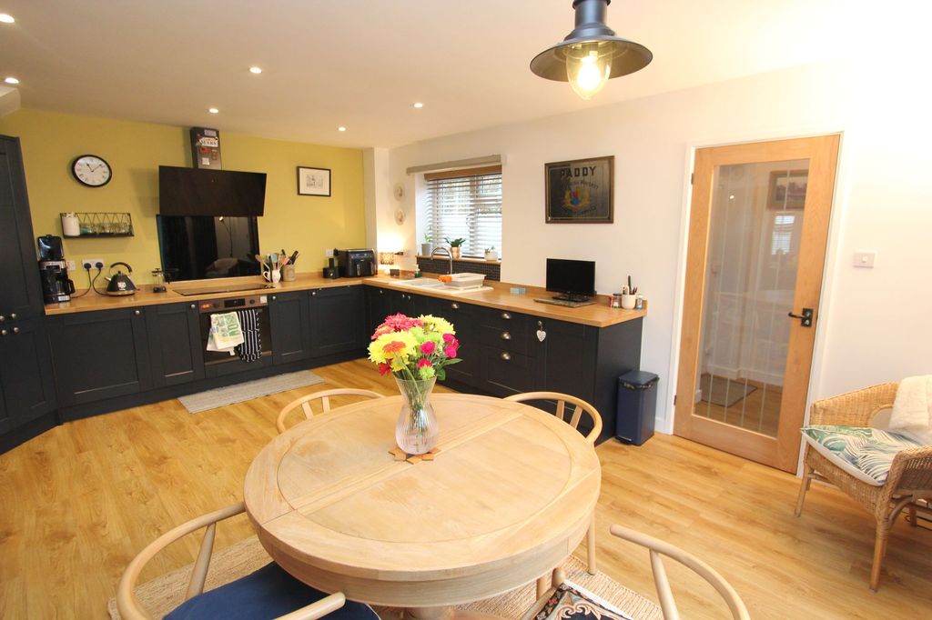 Property photo 2 of 44