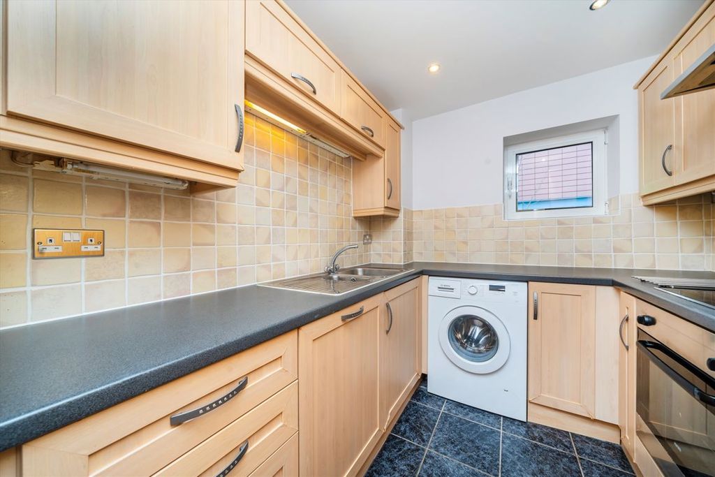 Property photo 3 of 5