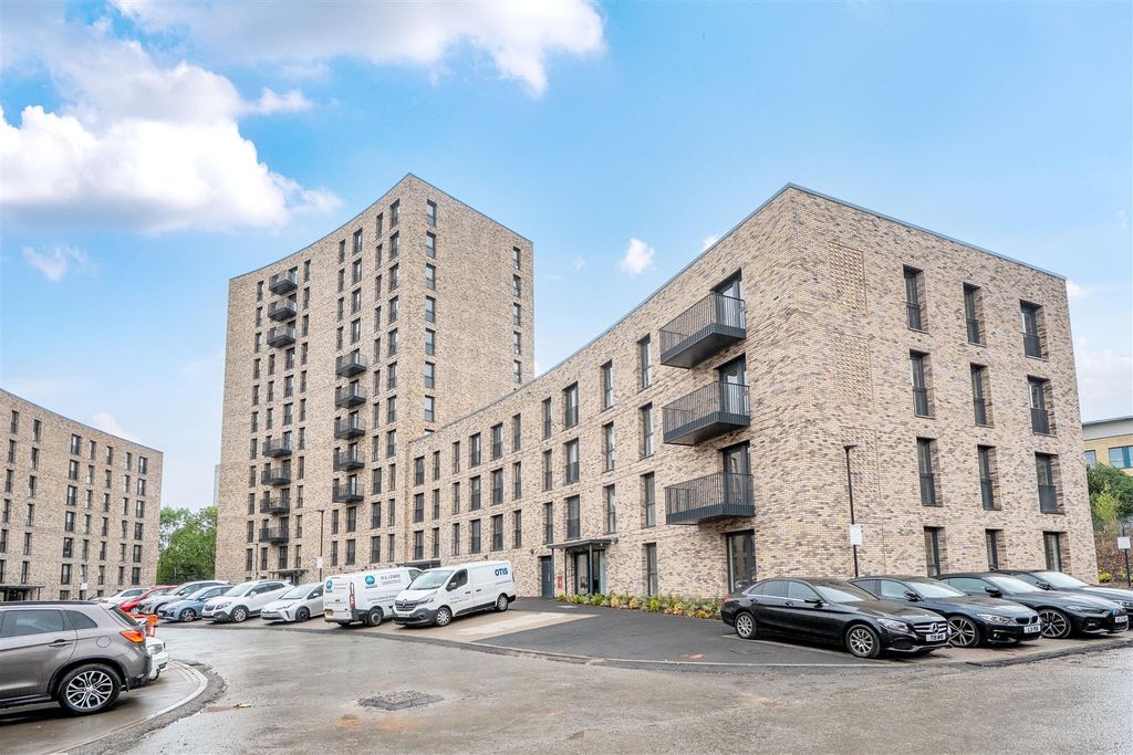 Property photo 1 of 12 1301014-10-6841683F73092.Jpg