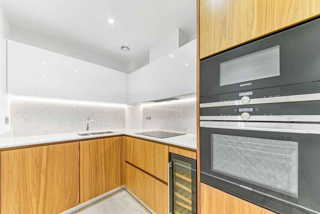 Property photo 3 of 11 Kitchen