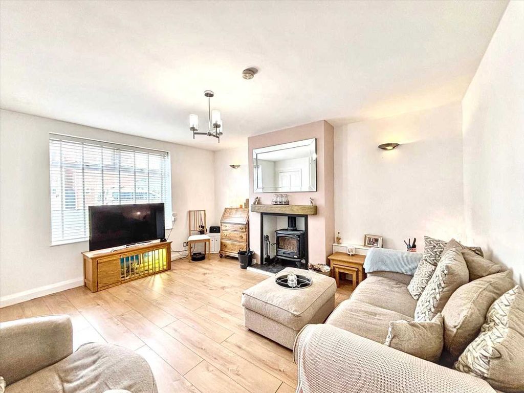 Property photo 2 of 21 Lounge