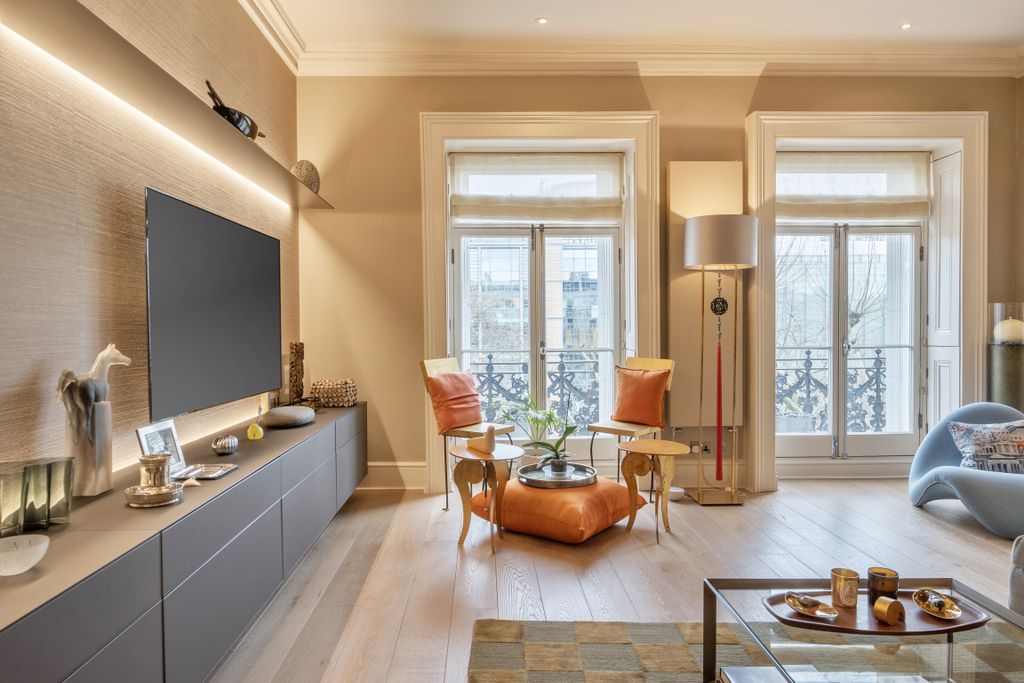 Property photo 3 of 23 Reception