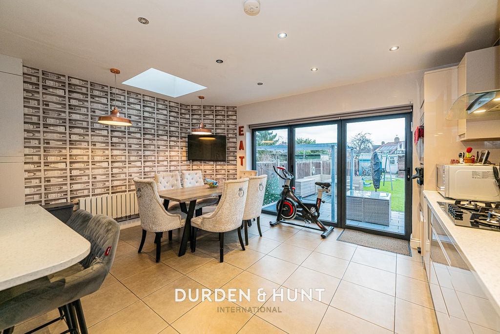 Property photo 3 of 28 Faircross-21.Jpg