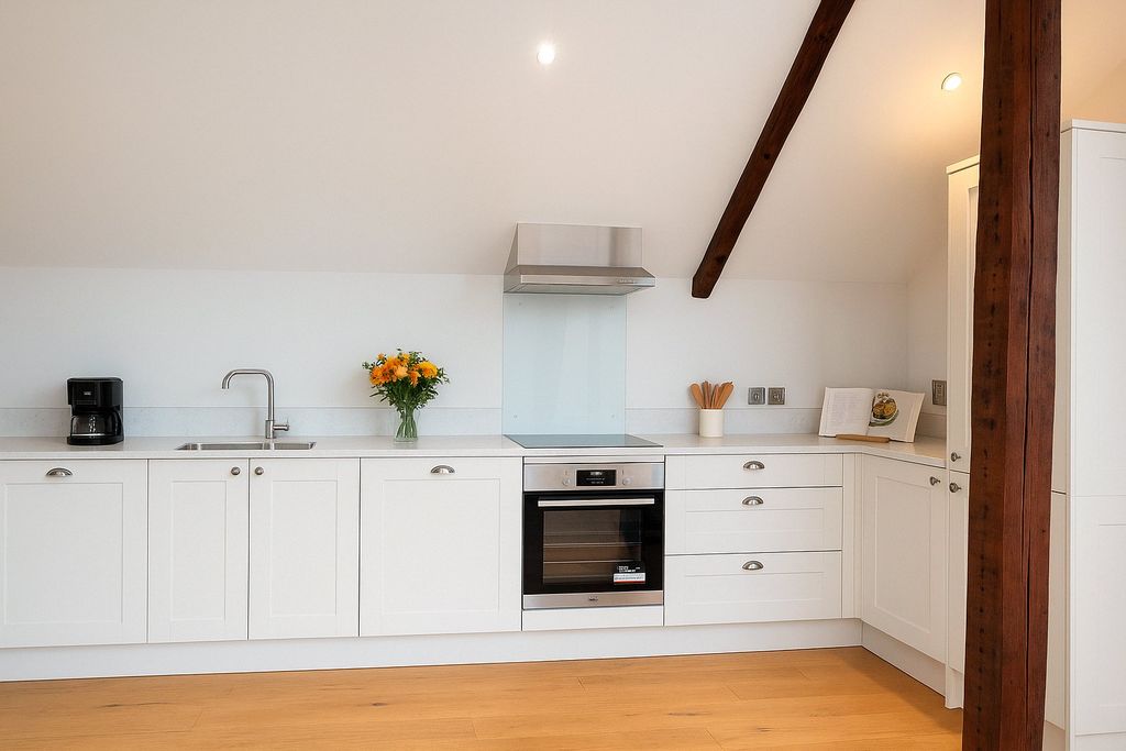 Property photo 3 of 8 Kitchen