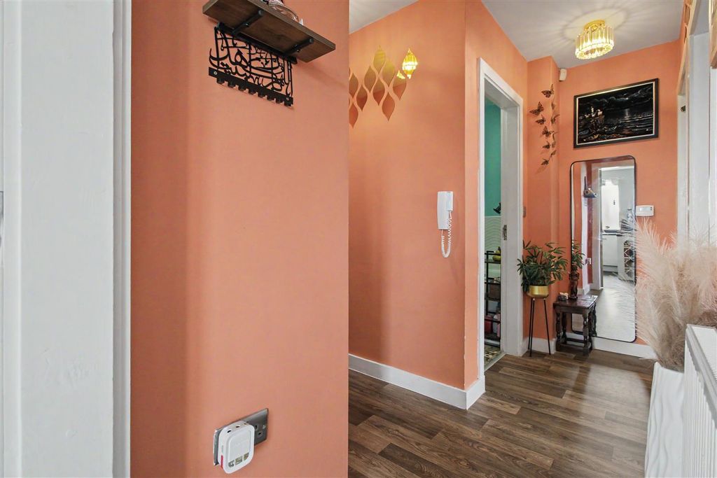 Property photo 3 of 17 Hallway