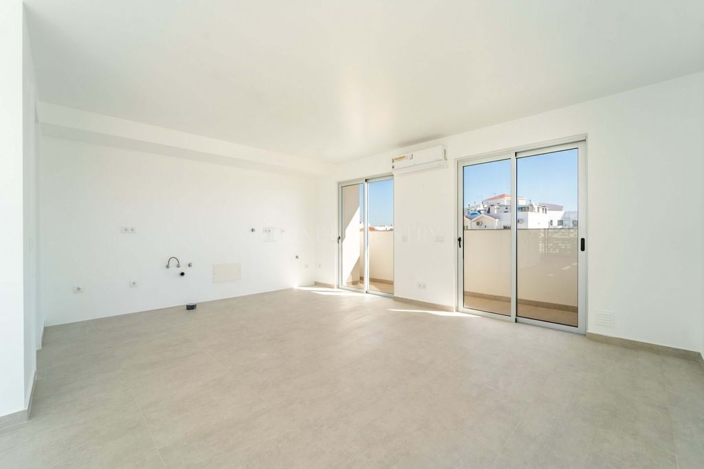 Property photo 2 of 26